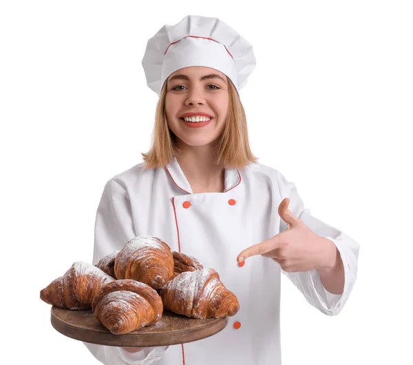 Vrouwelijke Bakker Wijst Naar Boord Van Smakelijke Croissants Witte Achtergrond — Stockfoto