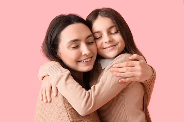 Little Girl Her Mother Warm Sweaters Hugging Pink Background Closeup — Stock Photo, Image