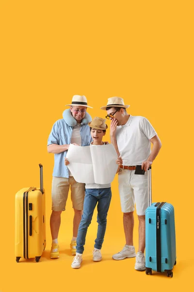 Happy Little Boy His Dad Grandfather Travelling Yellow Background — Stock Photo, Image