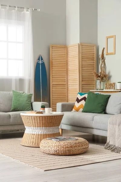 Interior Light Living Room Surfboard Table Sofas — Stock Photo, Image