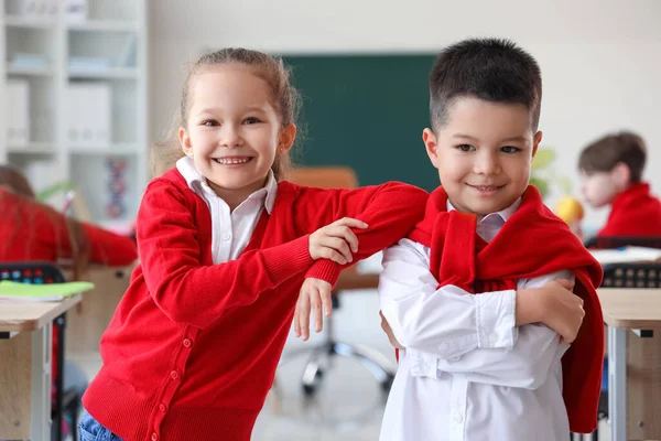Χαριτωμένες Μικρές Μαθήτριες Στην Τάξη — Φωτογραφία Αρχείου