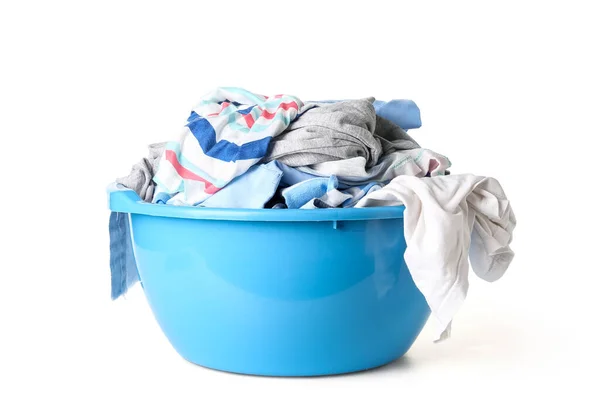 Kirli Çamaşırları Beyaz Arka Planda Izole Edilmiş Plastik Leğen — Stok fotoğraf