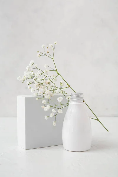 Bottle Cosmetic Product Plaster Podium Gypsophila Flowers Light Background — Stock Photo, Image