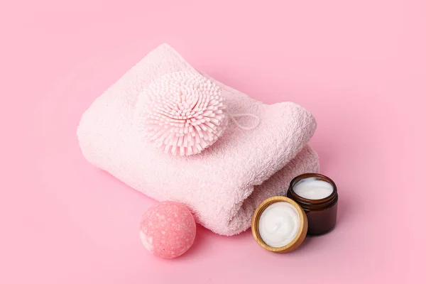 Clean Towel Bath Bomb Sponge Cream Pink Background — Stock Photo, Image