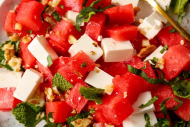 Lezzetli karpuz salatası, yakın plan.