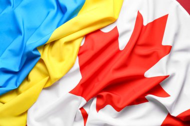 Kırmızı arkaplanda Kanada ve Ukrayna bayrakları