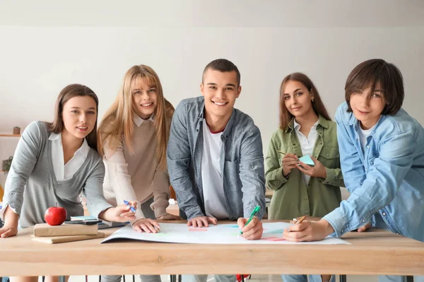 Group Teenage Students Performing Task Table Classroom — Stock Photo, Image
