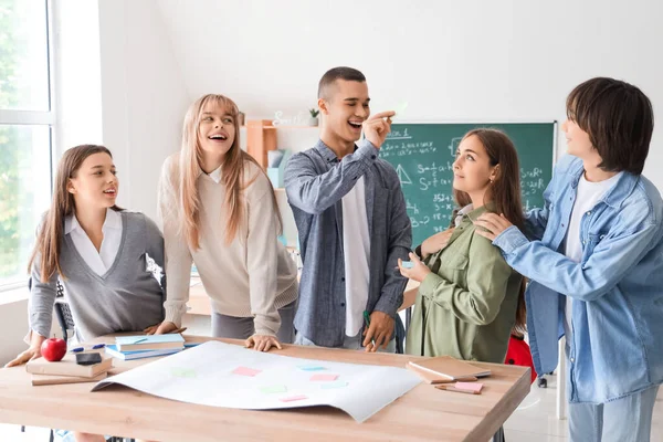 Group Teenage Students Performing Task Table Classroom — Stock Photo, Image