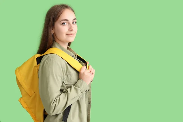 Estudante Feminina Fundo Verde — Fotografia de Stock