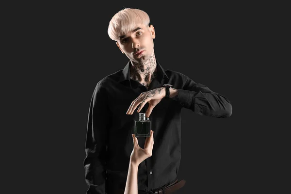 Tattooed Young Man Female Hand Perfume Dark Background — Stock Photo, Image