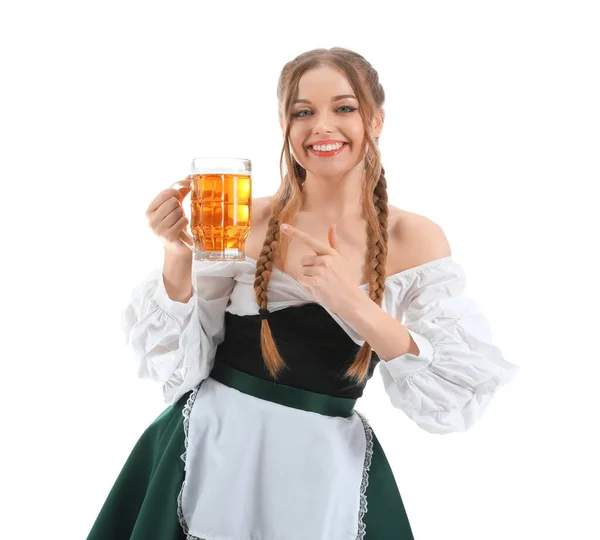 Όμορφη Σερβιτόρα Octoberfest Δείχνοντας Μπύρα Λευκό Φόντο — Φωτογραφία Αρχείου