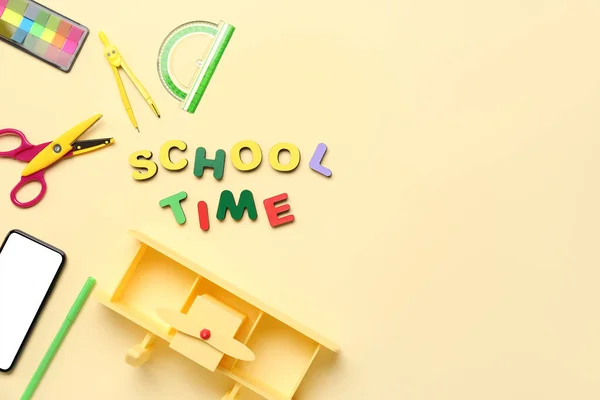 Texto School Time Feito Letras Madeira Com Papelaria Avião Brinquedo — Fotografia de Stock