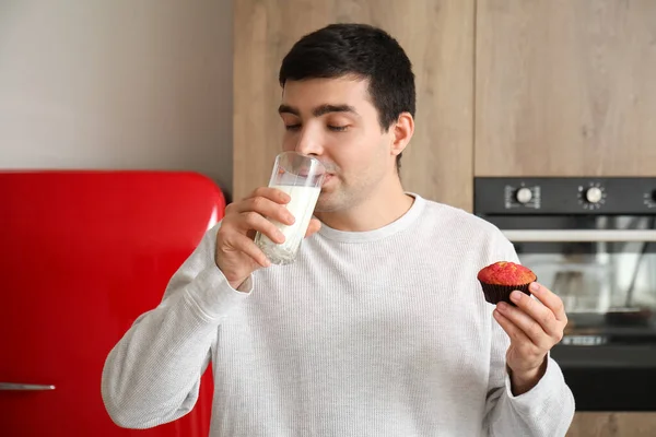 Young Man Muffin Drinking Milk Kitchen — Stock Photo, Image