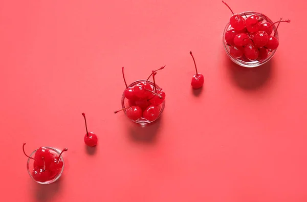 Bowls Tasty Maraschino Cherries Red Background — Stock Photo, Image