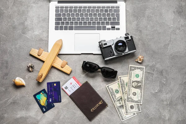 Composition Credit Cards Money Laptop Sunglasses Grunge Background — Stock Photo, Image