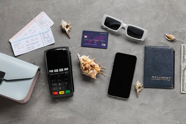 Skład Terminalu Płatniczego Karty Kredytowej Telefonu Komórkowego Biletów Grunge Tle — Zdjęcie stockowe
