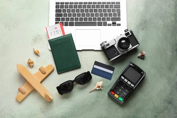 Σύνθεση Τερματικό Πληρωμής Πιστωτική Κάρτα Σύγχρονο Laptop Και Φωτογραφική Μηχανή — Φωτογραφία Αρχείου