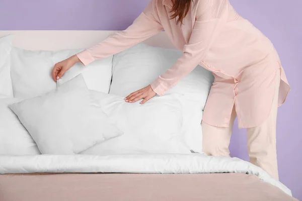 Woman Pajamas Making Bed Home — Stock Photo, Image