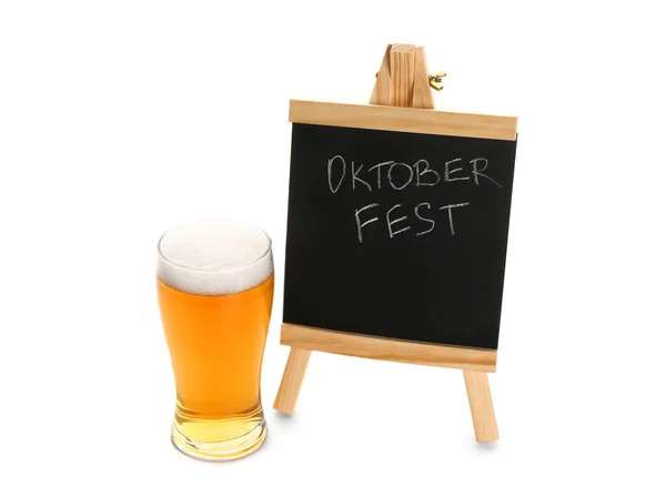 Glass Cold Beer Chalkboard Word Oktoberfest White Background — Stock Photo, Image