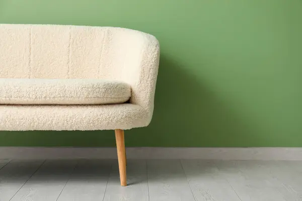 Cozy White Sofa Green Wall — Stock Photo, Image