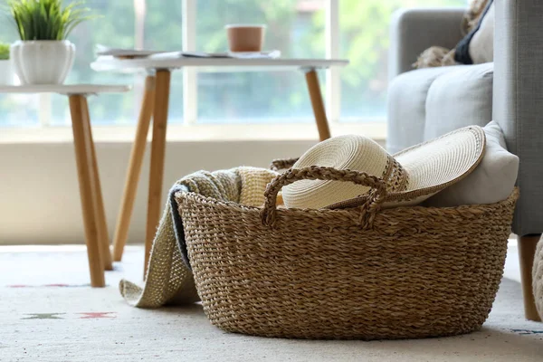 Wicker Basket Hat Blanket Living Room — Stock Photo, Image