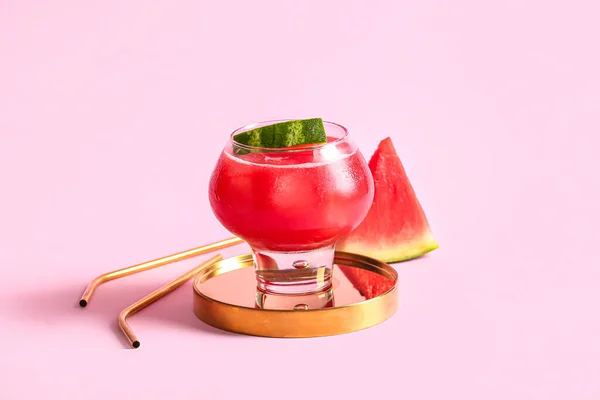 Glas Leckere Wassermelone Frisch Auf Rosa Hintergrund — Stockfoto
