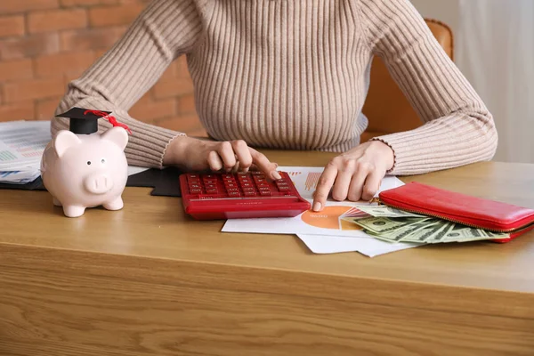 Female Student Sitting Table Calculating Her Finances Student Loan Concept — Stock Photo, Image