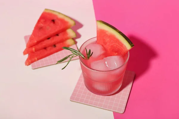 Glas Välsmakande Vattenmelon Cocktail Färg Bakgrund — Stockfoto