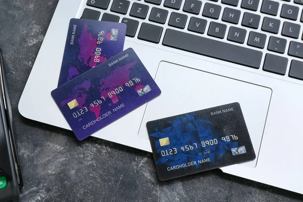 Laptop Credit Cards Grunge Black Background — Stock Photo, Image