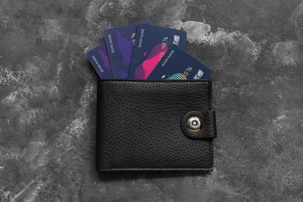 Kožená Peněženka Mnoha Kreditními Kartami Černém Pozadí Grunge — Stock fotografie