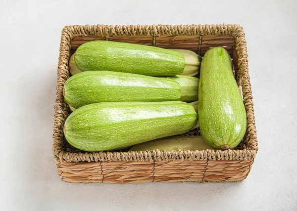 Wicker Box Fresh Green Zucchini Light Background — Stock Photo, Image