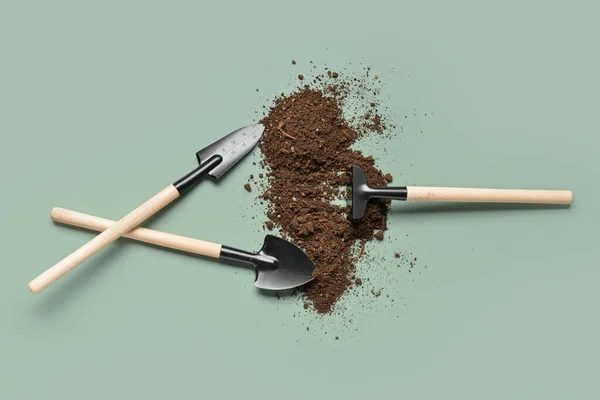 Gardening Rake Shovels Soil Green Background — Stock Photo, Image