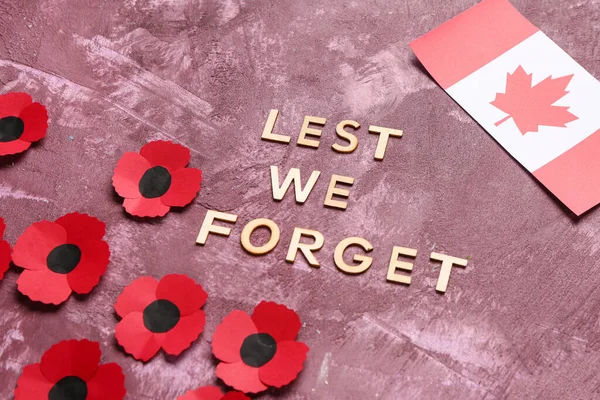 Flores Amapola Con Bandera Canadá Texto Para Que Olvidemos Sobre — Foto de Stock