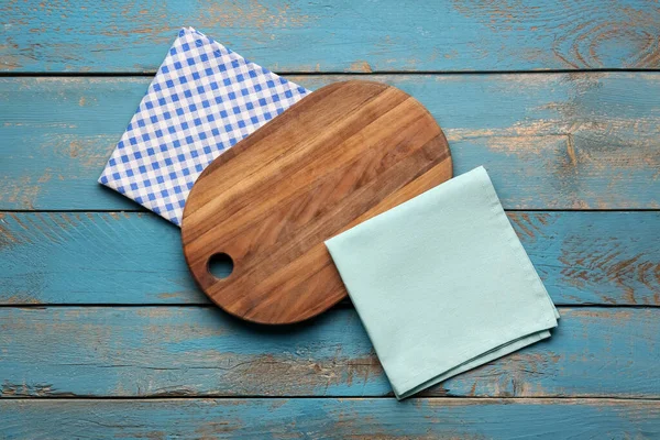 Cutting Board Clean Napkins Color Wooden Background — Stock Photo, Image