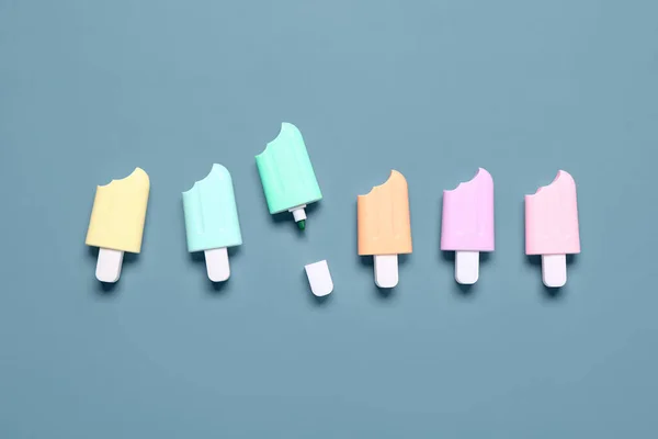 Colorful Markers Shape Ice Cream Grey Background — Stock Photo, Image