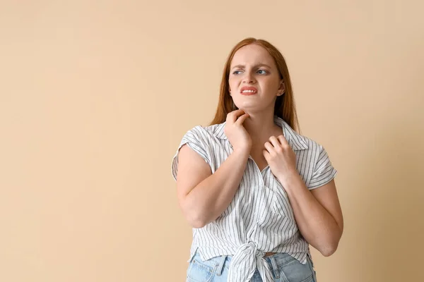 Allergic Young Woman Scratching Beige Background — Stock Photo, Image