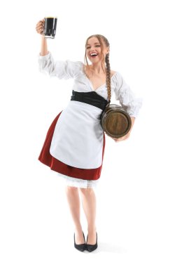 Güzel Ekim Festivali garsonu. Beyaz arka planda bira ve fıçıyla.