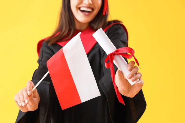 Kvinnelig Utdannet Student Med Diplom Flagg Polen Gul Bakgrunn Nærbilde – stockfoto