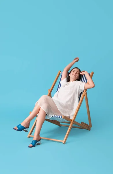 Young Woman Relaxing Deck Chair Blue Background — Stock Photo, Image
