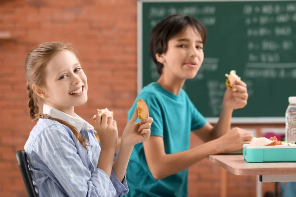 Little Pupils Having Lunch Classroom — Stock Photo, Image