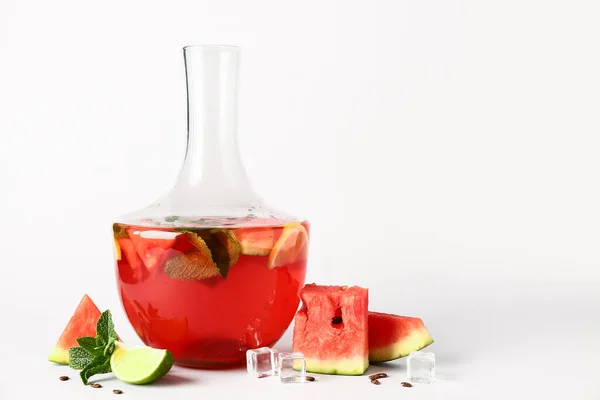 Flaska Med Färsk Vattenmelon Lemonad Med Lime Och Mynta Vit — Stockfoto