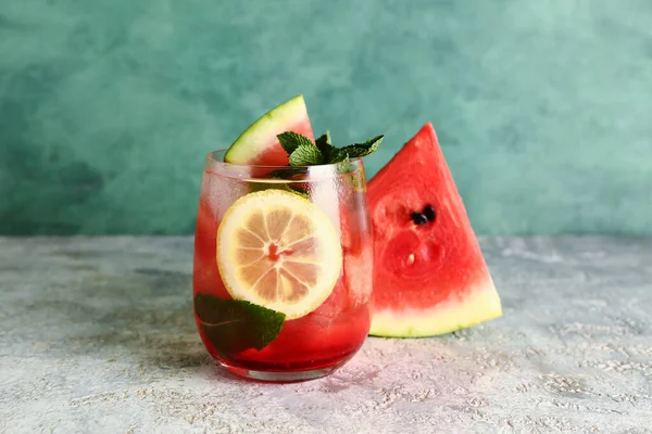 Glas Frische Wassermelonen Limonade Mit Minze Auf Grauem Tisch — Stockfoto