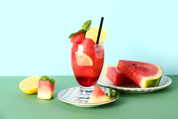 Glas Färsk Vattenmelon Lemonad Med Mynta Grönt Bord — Stockfoto