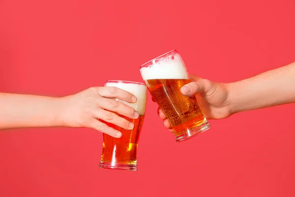 Man Woman Glasses Cold Beer Clinking Red Background — Stock Photo, Image