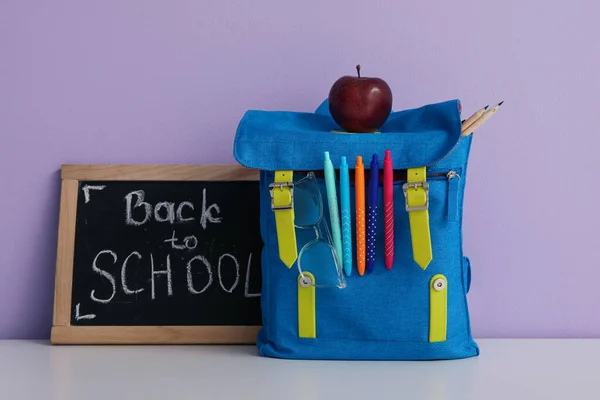 Blauwe Schoolrugzak Briefpapier Schoolbord Met Tekst Terug Naar School Witte — Stockfoto