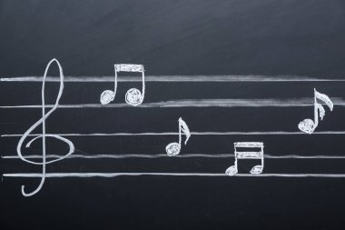 Siyah arkaplanda farklı müzik notaları