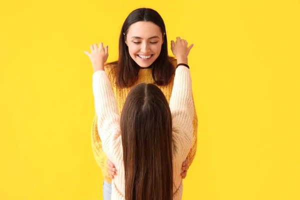 Little Girl Her Mother Knitted Sweaters Yellow Background — Stock Photo, Image