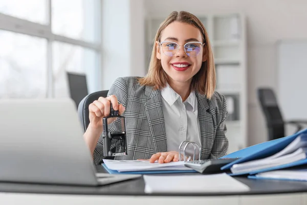 Female Accountant Stamping Document Table Office — Stock Photo, Image