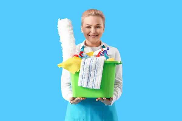 Young Woman Cleaning Supplies Blue Background — Stock Photo, Image