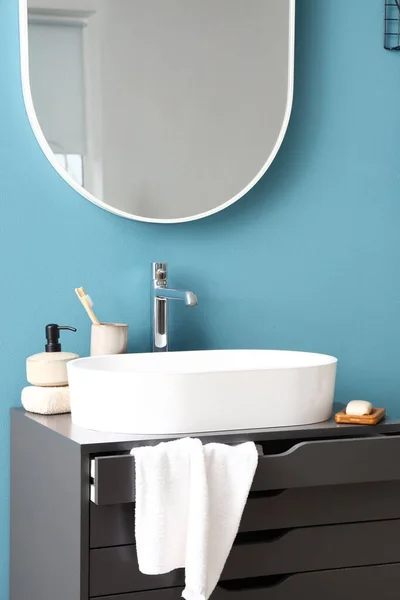 Sink Bathing Accessories Dressing Table Blue Wall — Stock Photo, Image